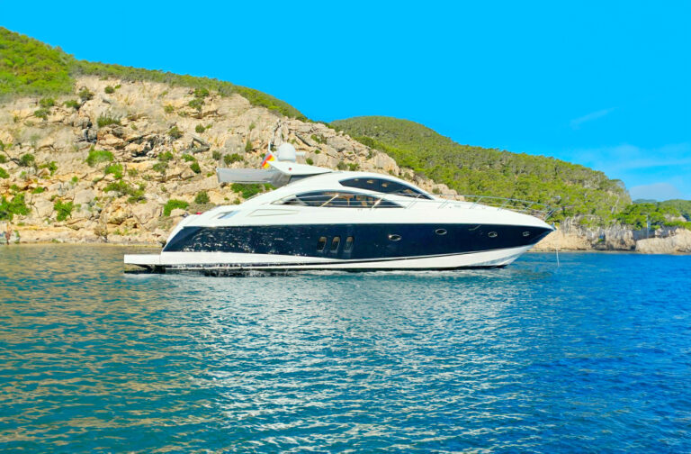 yate en Ibiza
